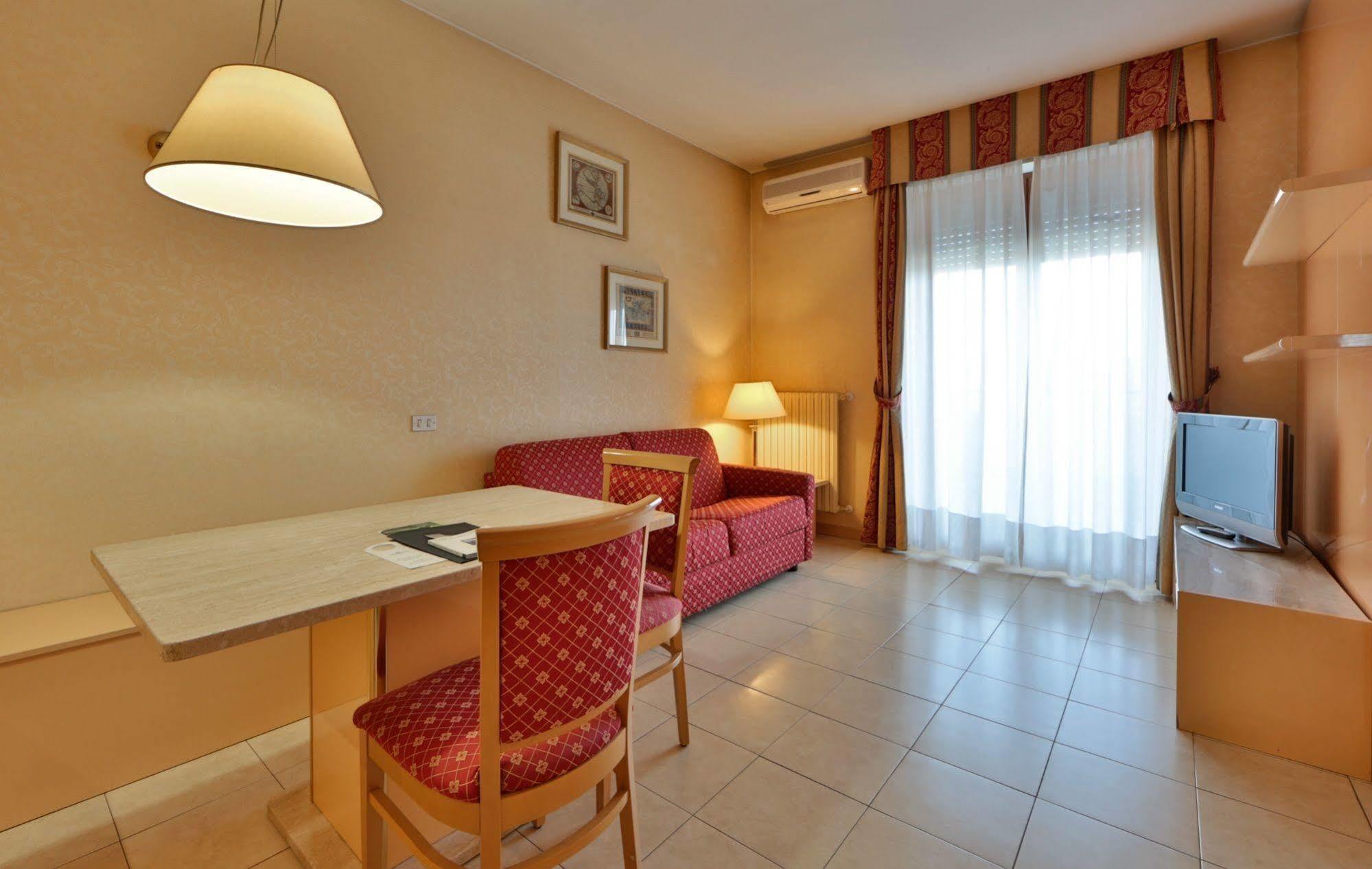 Unaway Hotel & Residence Quark Due Milano Exterior foto