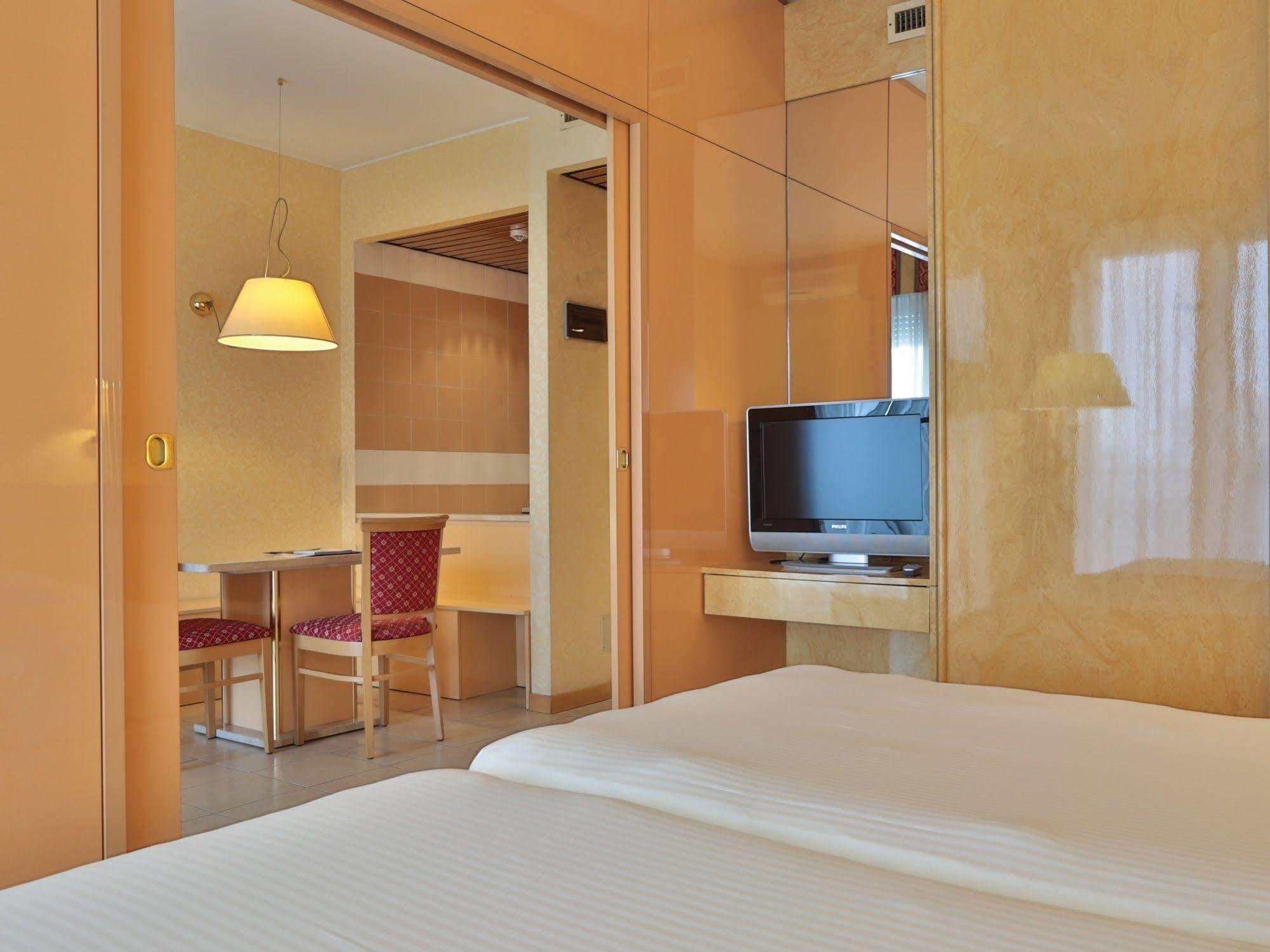 Unaway Hotel & Residence Quark Due Milano Exterior foto