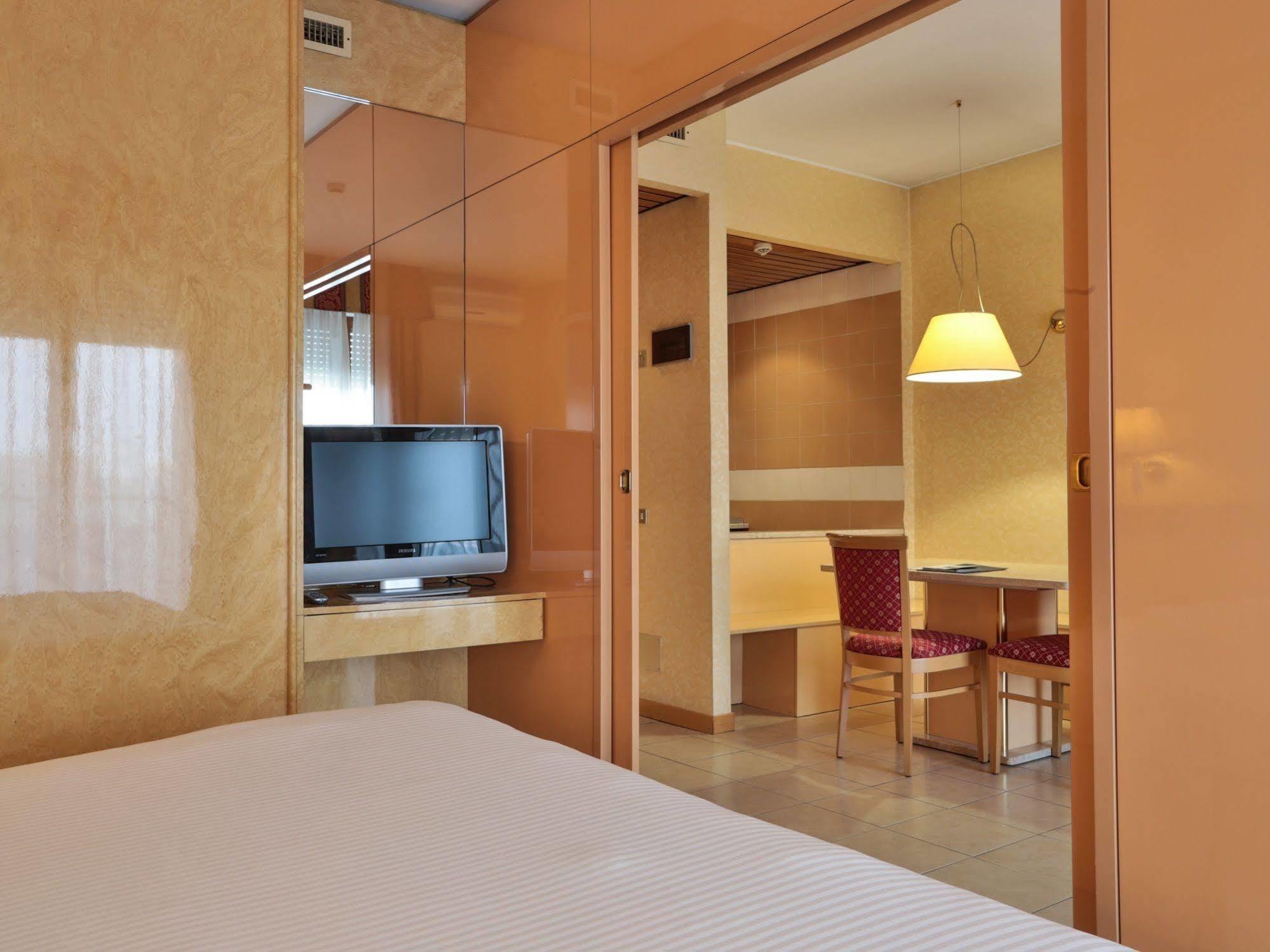 Unaway Hotel & Residence Quark Due Milano Exterior foto